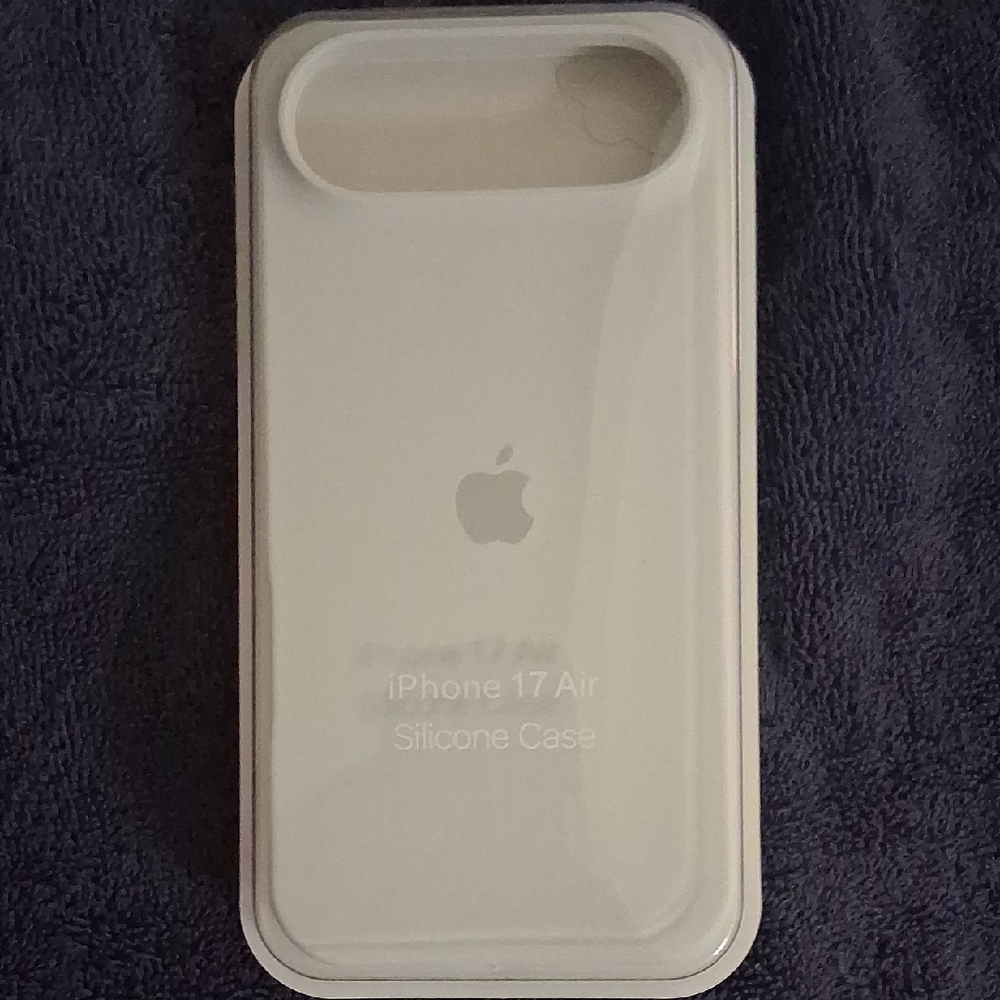 iPhone 17 Air Silicone Case - White